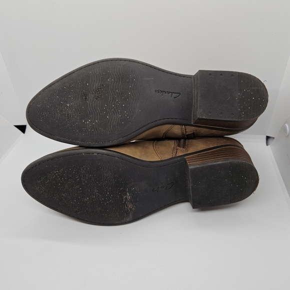 Clarks Addiy Cora tan nubuck ankle boots with decorative strap and buckle 8.5M - Picture 5 of 9